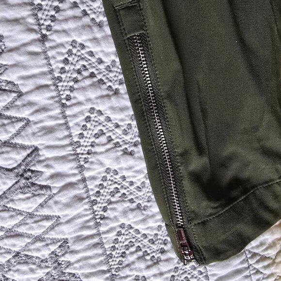 Athleta Brooklyn Mid Rise Ankle Pant Forest 8T EUC - Picture 6 of 7